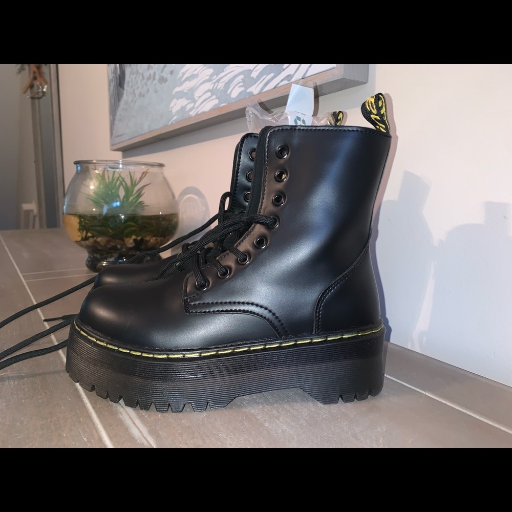 Never worn chunky platform combat boots immitation dr martins (UK 36, US 5)